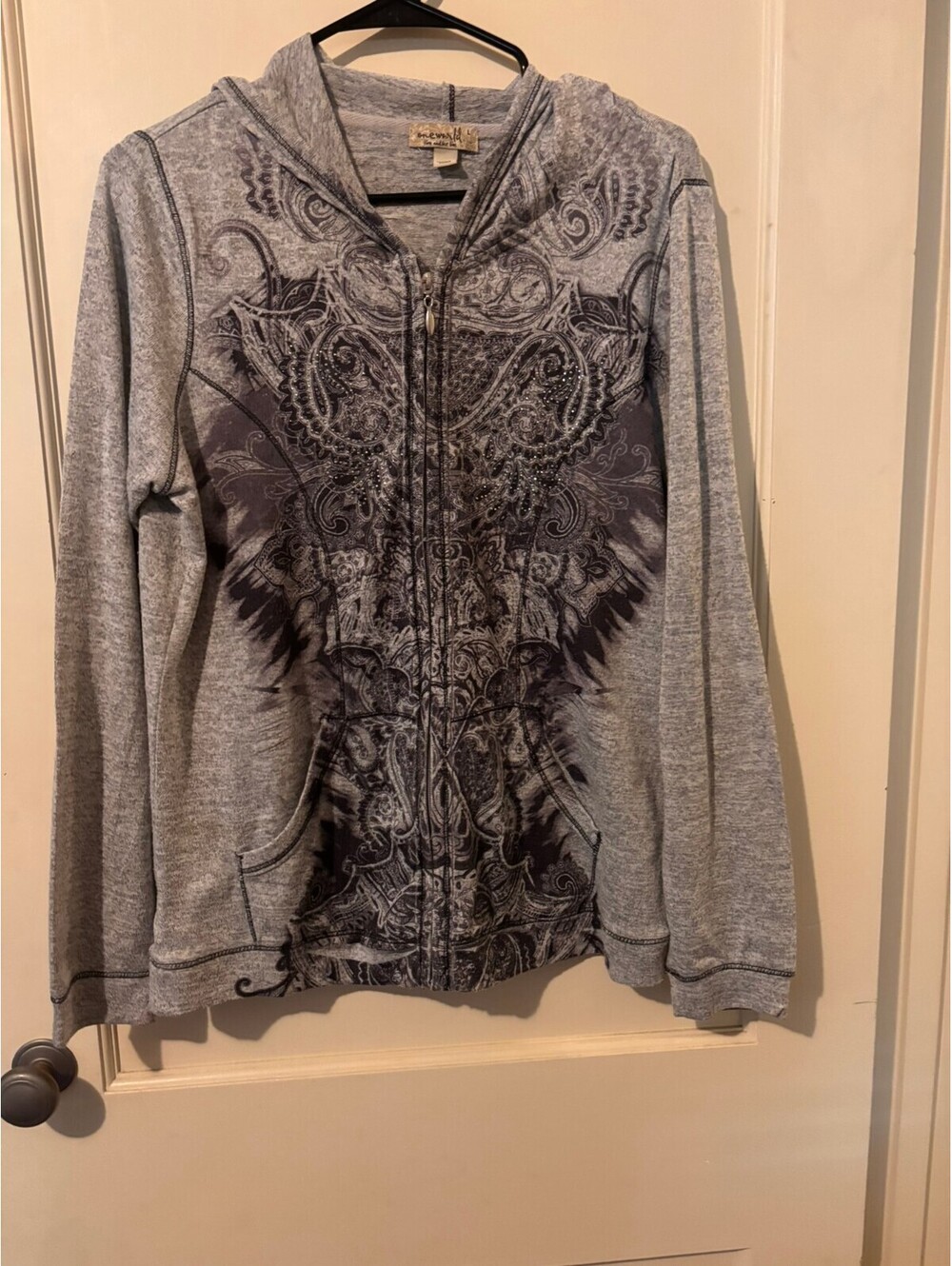 One World Gray Graphic Zip Up Hoodie Large